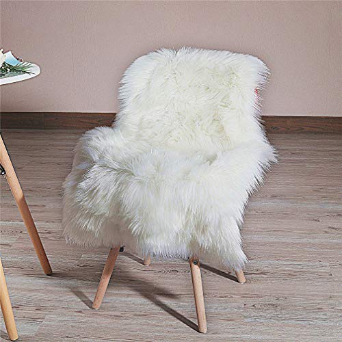 HLZHOU Soft Faux Fur Rug White Sheepskin Chair Cover Seat Pad Shaggy Area Rugs for Bedroom Sofa Living Room Floor(2 x 3 Feet （60 x 90 cm） White)