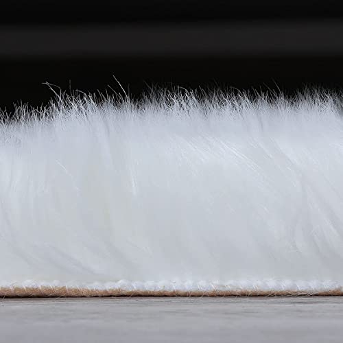 HLZHOU Soft Faux Fur Rug White Sheepskin Chair Cover Seat Pad Shaggy Area Rugs for Bedroom Sofa Living Room Floor(2 x 3 Feet （60 x 90 cm） White)