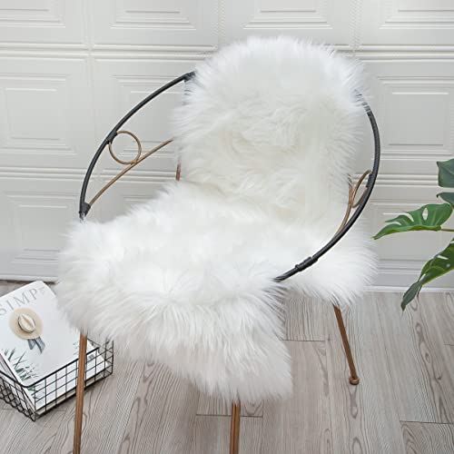 HLZHOU Soft Faux Fur Rug White Sheepskin Chair Cover Seat Pad Shaggy Area Rugs for Bedroom Sofa Living Room Floor(2 x 3 Feet （60 x 90 cm） White)