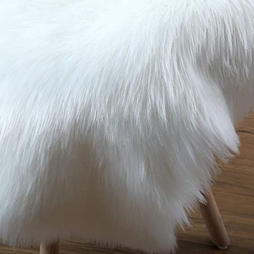 HLZHOU Soft Faux Fur Rug White Sheepskin Chair Cover Seat Pad Shaggy Area Rugs for Bedroom Sofa Living Room Floor(2 x 3 Feet （60 x 90 cm） White)