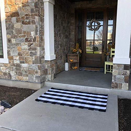 MUBIN Cotton Buffalo Plaid Rug 27.5 x 43 Inches Black and White Check Rugs Hand-Woven Indoor or Outdoor Rugs for Layered Door Mats Washable Carpet for Front Porch, Kitchen, Farmhouse, Entryway