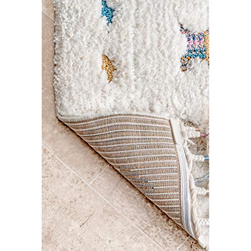 nuLOOM Jocelyn Tribal Shag Tasseled Area Rug, 5' 3" x 7' 6", White