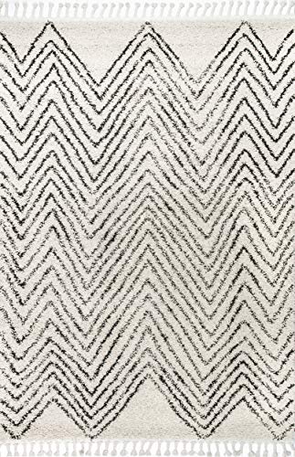 nuLOOM Amanda Moroccan Chevron Tassel Shag Area Rug, 5' 3" x 7' 7", Off-white