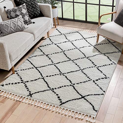 Well Woven Panto Ivory Moroccan Shag Diamond Trellis Pattern Area Rug (5'3" x 7'3")