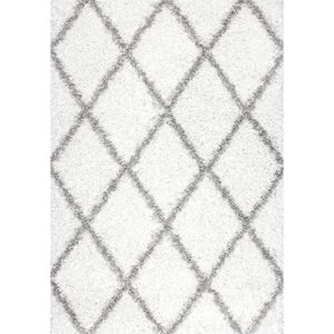 NuLOOM Tess Moroccan Shag Area Rug, 5' 3" x 7' 6", White