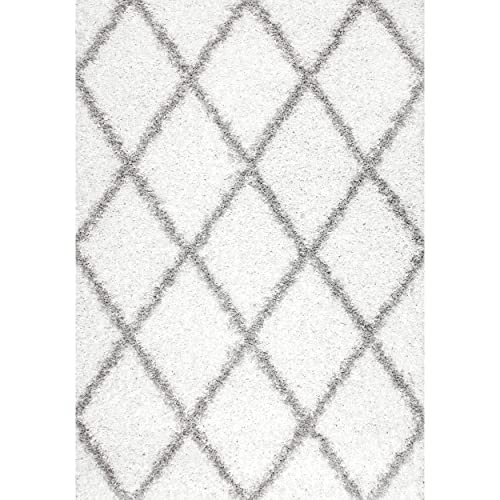 NuLOOM Tess Moroccan Shag Area Rug, 5' 3" x 7' 6", White