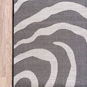 Unique Loom Wildlife Collection Animal Inspired with Zebra Design Area Rug, 6 x 9 ft, Black/Ivory