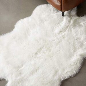 LEEVAN Faux Fur Sheepskin Shaggy Rug Silky Super Soft Area Rug Plush Fluffy Chair Cover Seat Floor Mat Carpet Luxurious Comfort Accent Home Decor for Living Room Kid’s Room (4ft x 6 ft, White)