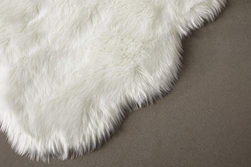 LEEVAN Faux Fur Sheepskin Shaggy Rug Silky Super Soft Area Rug Plush Fluffy Chair Cover Seat Floor Mat Carpet Luxurious Comfort Accent Home Decor for Living Room Kid’s Room (4ft x 6 ft, White)