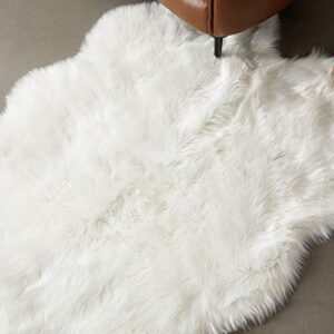 LEEVAN Faux Fur Sheepskin Shaggy Rug Silky Super Soft Area Rug Plush Fluffy Chair Cover Seat Floor Mat Carpet Luxurious Comfort Accent Home Decor for Living Room Kid’s Room (4ft x 6 ft, White)