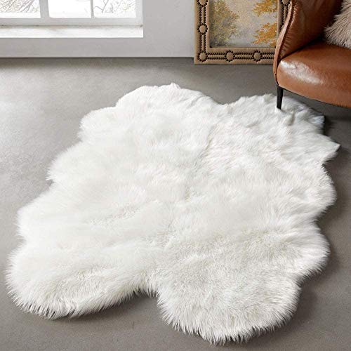 LEEVAN Faux Fur Sheepskin Shaggy Rug Silky Super Soft Area Rug Plush Fluffy Chair Cover Seat Floor Mat Carpet Luxurious Comfort Accent Home Decor for Living Room Kid’s Room (4ft x 6 ft, White)