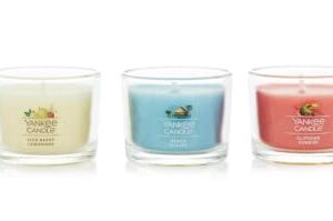 Yankee Candle Summer Dreaming 3 Candle Gift Set with an Iced Berry Lemonade, a Beach Escape, and a Cliffside Sunrise Mini Candles
