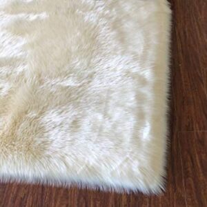 LAMBZY Faux Sheepskin Super Soft Hypoallergenic Square Area Rug Plush Fur Premium Shag ( 18",45x45 cm, Cream)