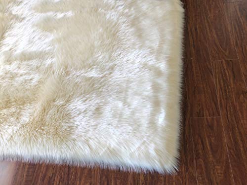 LAMBZY Faux Sheepskin Super Soft Hypoallergenic Square Area Rug Plush Fur Premium Shag ( 18",45x45 cm, Cream)