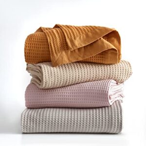 great bay home 100% cotton waffle weave blanket. lightweight and soft, perfect for layering. mikala collection, oatmeal, king