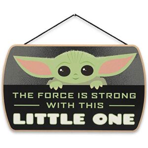 open road brands disney star wars: the mandalorian baby yoda force is strong with this little one hanging wood wall decor – grogu, the child