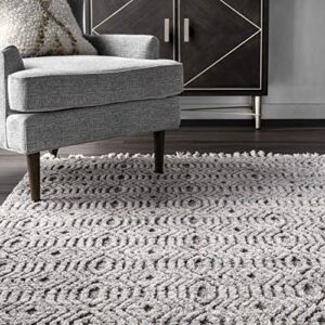 nuLOOM Arielle Soft Trellis Textured Tassel Area Rug, 7' 10" x 10' 10", Grey