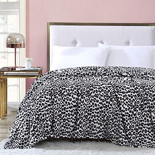 Betsey Johnson | Fleece Collection | Blanket - Ultra Soft & Cozy Plush Fleece, Lightweight & Warm, Perfect for Bed or Couch, Queen, Leopard