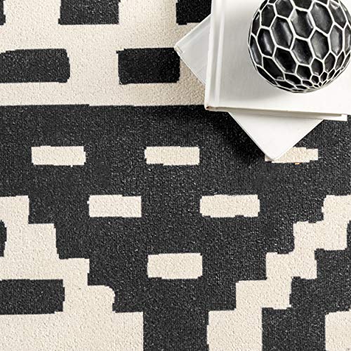 nuLOOM Chiara Machine Washable Modern Geometric Area Rug, 4' x 6', Black