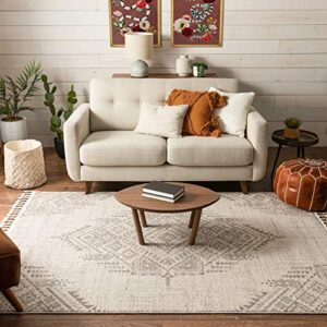 Well Woven Anita Beige Tribal Medallion (5'3" x 7'3") Area Rug