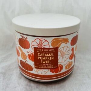 bath & body works, white barn 3-wick candle w/essential oils – 14.5 oz – 2021 autumn! (caramel pumpkin swirl)