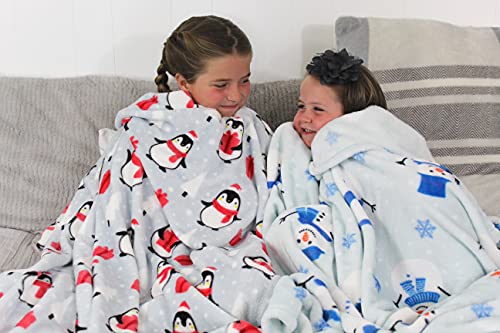 Holiday Christmas Throw Blanket: Soft Cute Winter Penguins with Presents Snuggle Accent for Sofa Couch Chair Bed or Dorm