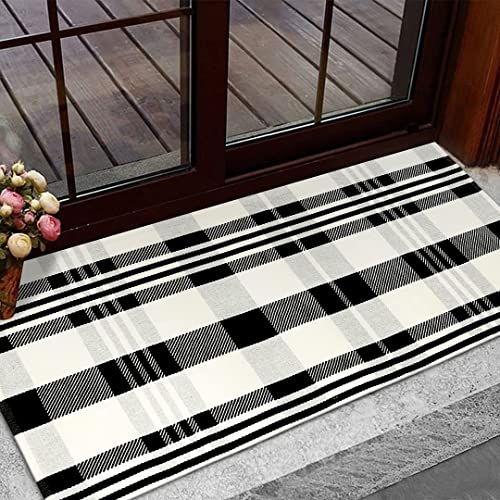 Seavish Porch Rug,Buffalo Plaid Outdoor Rug, Black White Front Door Decor Cotton Hand-Woven Checkered Washable Runner for Layered Door Mats Farmhouse Entryway Kitchen Bathroom Patio(2'x4.3')