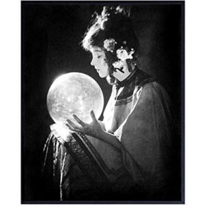 Pagan Gothic Wall Art - Crystal Ball - Goth Home Decor - Creepy Fortune Teller, Psychic - Gift for Wicca, Wiccan, Occult, Paganism, Horror Movies Fans - Black Magic Picture - Vintage Hollywood Poster