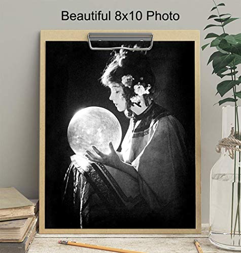 Pagan Gothic Wall Art - Crystal Ball - Goth Home Decor - Creepy Fortune Teller, Psychic - Gift for Wicca, Wiccan, Occult, Paganism, Horror Movies Fans - Black Magic Picture - Vintage Hollywood Poster