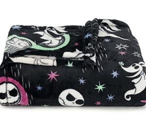 the big one oversized supersoft printed plush throw 5′ x 6′ (nightmare)