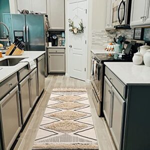 LEEVAN Boho Runner Rug 2.3'x5.3 Tufted Geometric Farmhouse Hallway Rugs with Tassels Washable Woven Tribal Diamond Throw Accent Rug Doormat for Kitchen Sink/Living Room/Bedroom