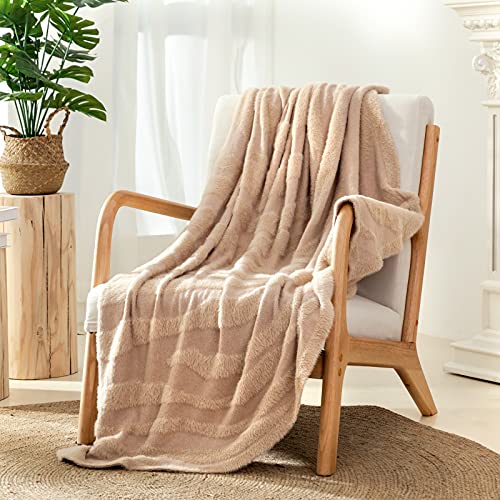 Snuggle Sac Luxury Feather Yarn Fluffy Throw Blanket 3D Hand Feeling Microfiber Super Soft Fuzzy Reversible Lightweight Cozy Decor Knitted Blankets with Natural Textured for Home Couch 50''x60 Beige