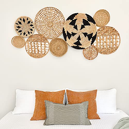 Artera Wicker Wall Basket Decor - Hanging Woven Seagrass Flat Baskets, Round Boho Wall Basket Decor for Living Room or Bedroom, Unique Wall Art, Set of 3, 23" to 13.5". (Style 2)