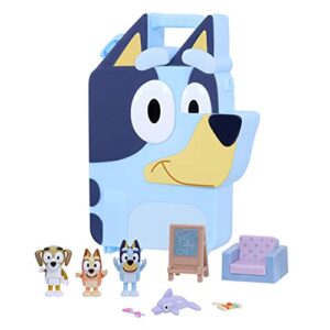 bluey’s deluxe play & go playset with 2.5-3 inch figures
