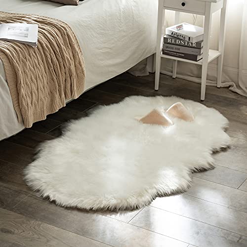 MIULEE Luxury Super Soft Fluffy Area Rug Faux Fur Sheepskin Rug Decorative Plush Shaggy Carpet for Christmas Decor Bedside Sofa Floor Nursery 3 x 5 Feet, White