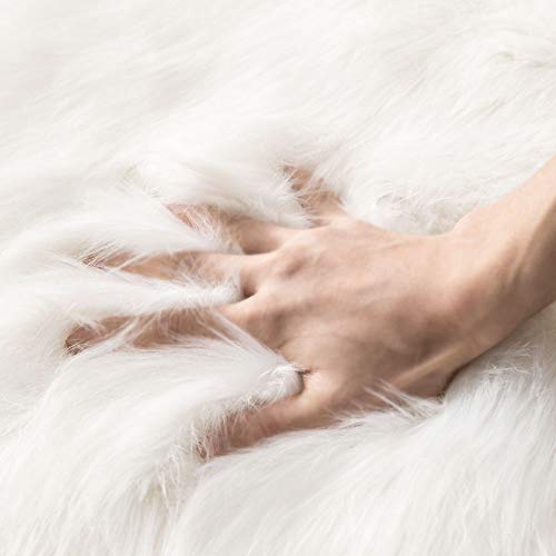 MIULEE Luxury Super Soft Fluffy Area Rug Faux Fur Sheepskin Rug Decorative Plush Shaggy Carpet for Christmas Decor Bedside Sofa Floor Nursery 3 x 5 Feet, White