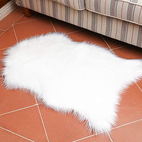 ITSOFT Premium Soft Faux Fur Area Rug for Bedroom, Living Room, Chair Couch Cover, Bedside Plush Carpet Floor Mat, 2 x 3 Feet Sheepskin Shape, White