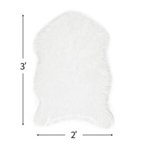 ITSOFT Premium Soft Faux Fur Area Rug for Bedroom, Living Room, Chair Couch Cover, Bedside Plush Carpet Floor Mat, 2 x 3 Feet Sheepskin Shape, White