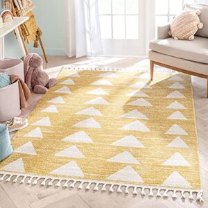 well woven tango yellow geometric triangle pattern stain-resistant area rug (6’7″ x 9’3″)