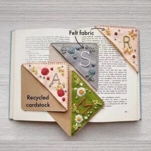 New Style Bookmark Hand Embroidered Corner Bookmark, Season Topic Flower Letter Embroidery Bookmarks, Felt Triangle Page Corner Handmade Bookmark, Felt Triangle Bookmark(Summer-O)