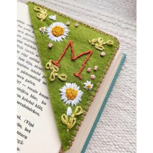 New Style Bookmark Hand Embroidered Corner Bookmark, Season Topic Flower Letter Embroidery Bookmarks, Felt Triangle Page Corner Handmade Bookmark, Felt Triangle Bookmark(Summer-O)