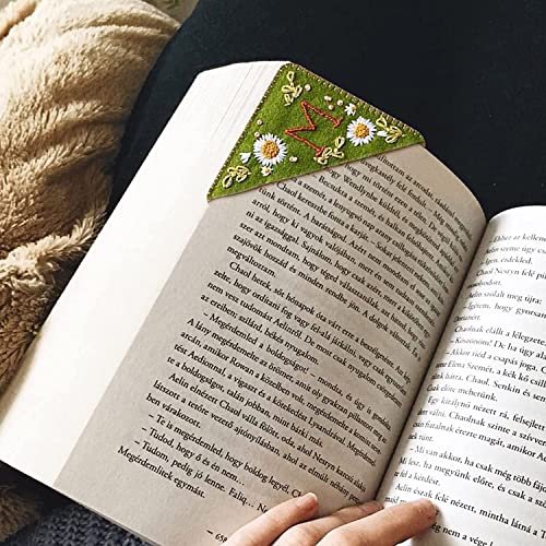 26 Letters Personalized Hand Embroidered Corner Bookmark,Felt Triangle Page Stitched Corner Handmade Bookmark,Unique Cute Flower Letter Embroidery Bookmarks Accessories for Book Lovers