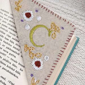 SuanlaTDS 1PC Personalized Hand Embroidered Corner Bookmark, Handmade Art Souvenirs Felt Corner Initial Letter Bookmark for Book Lovers