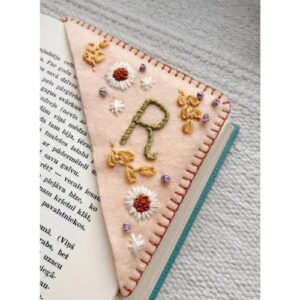 2023 New Style Bookmark Hand Embroidered Corner Bookmark, Season Topic Flower Letter Embroidery Bookmarks, Felt Triangle Page Corner Handmade Bookmark, Felt Triangle Bookmark (Summer)