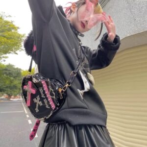 Goth Purse Kawaii Gothic Bag Y2K Heart Shaped Bag Punk Cross Decor Bag Studded Crossbody Bag (Black)