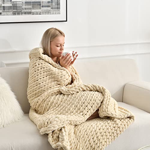 Maetoow Tighter Version Chenille Chunky Knit Blanket Throw （40×50 Inch）, Handmade Warm & Cozy Blanket Couch, Bed, Home Decor, Soft Fleece Banket, Boho Thick Blankets and Giant Yarn Throws，Beige