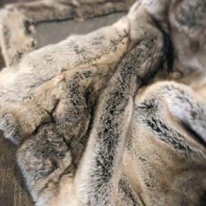 Eikei Luxury Faux Fur Throw Blanket Super Soft Oversized Thick Warm Afghan Reversible to Plush Velvet in Tan Grey Wolf, Cream Mink or Blush Chinchilla, Machine Washable (Ombre Beige, 60Wx70L)