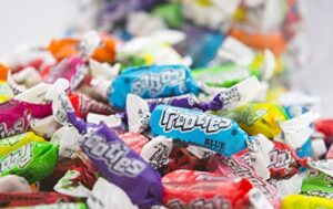 tootsie rolls tootsie frooties assorted candy – 2 full pounds of mix fruit chews – taffy candy bulk bag