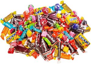 bulk starburst & tootsie favorites 4.5 lb candy variety value bundle care package 200+ pcs (72 oz)