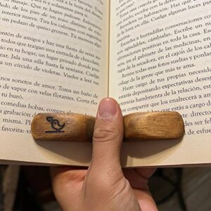 Moiitee Handcrafted Book Page Holder - Walnut Thumb Bookmark - Gift for Book Lovers, Bookworms, Gifts for Readers and Book Enthusiasts